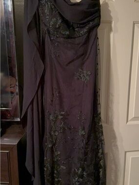 Elegant Black Embroidered Evening Dress